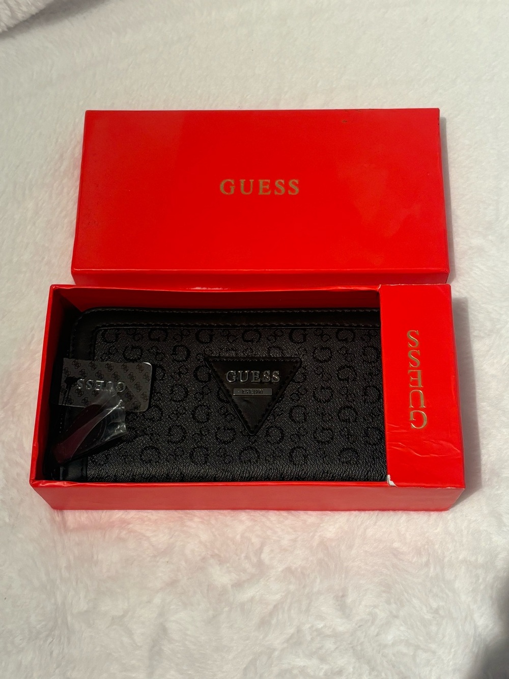 GUESS wallet